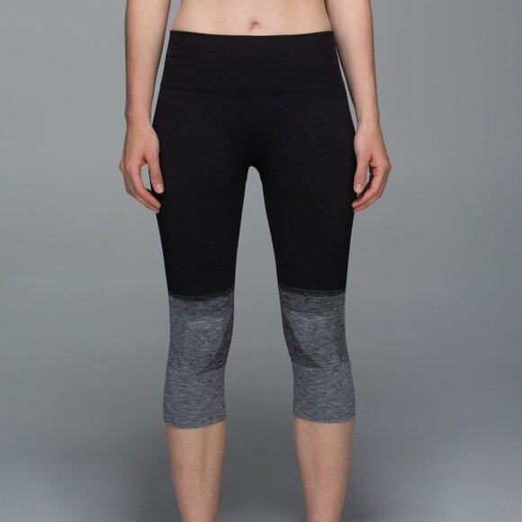Lululemon. Seamlessly Street Crop Gradient. Black and Heather Gray. Size 2. - Picture 1 of 12